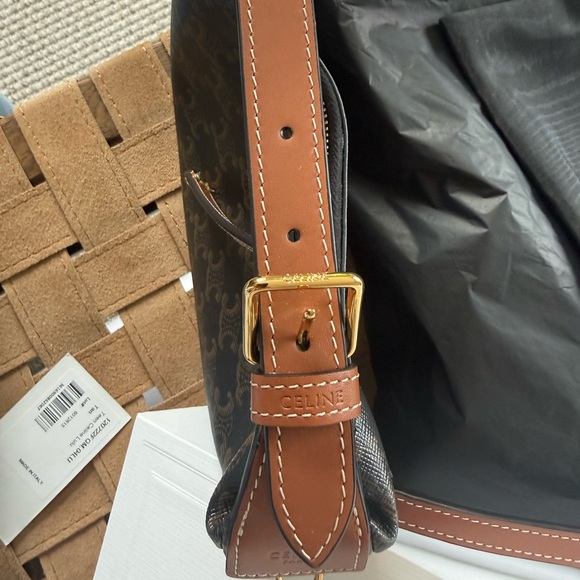 CELINE TEEN LULU IN TRIOMPHE NWT - tag, dustbag, and box from Celine boutique! - Picture 4 of 15